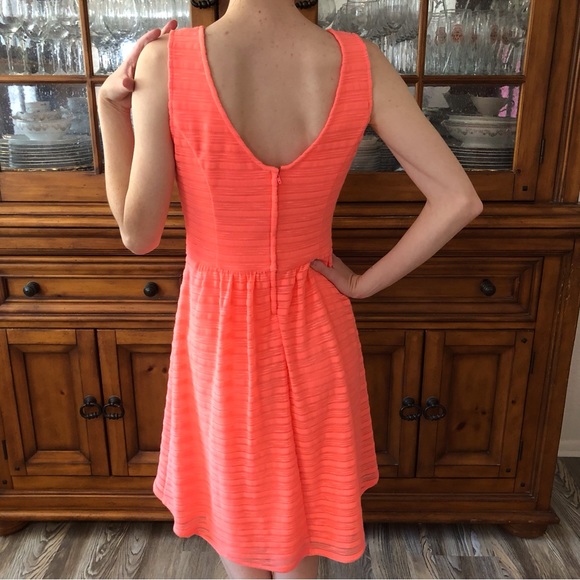 EUC Lilly Pulitzer textured stripe dress - Picture 3 of 5